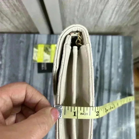 Badgley Mischka Clutch Vegan Leather Ivory Chain Shoulder Strap NEW - Picture 10 of 12